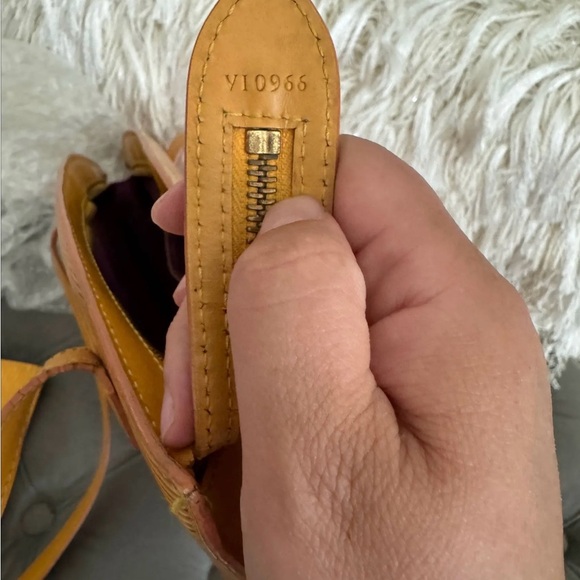 Louis Vuitton ST Jacques - Picture 3 of 5